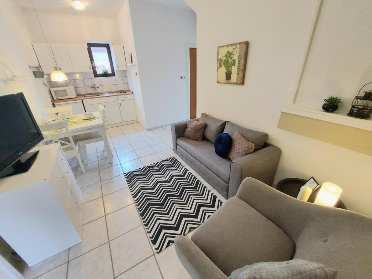 Apartmani Seaview ลิยูบาช ภายนอก รูปภาพ